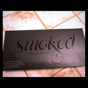 Urban Decay Smoked eyeshadow palette