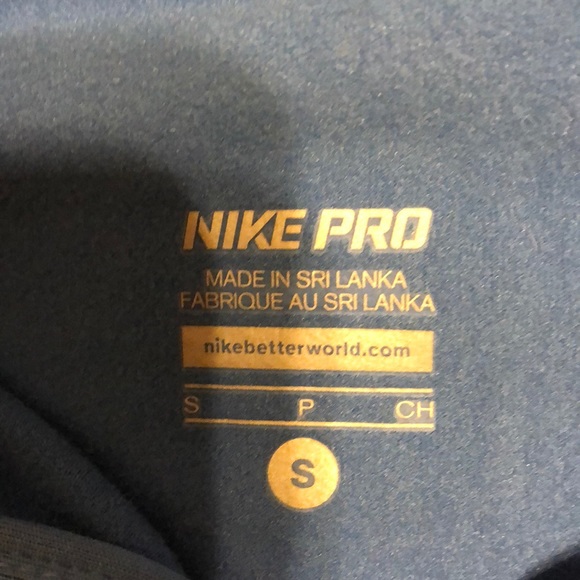 Nike Top - Picture 2 of 2