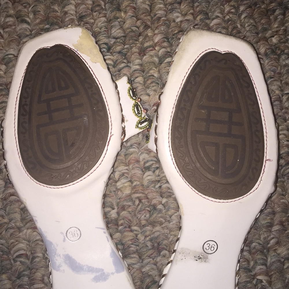 Embroidered white sandals - Picture 6 of 8