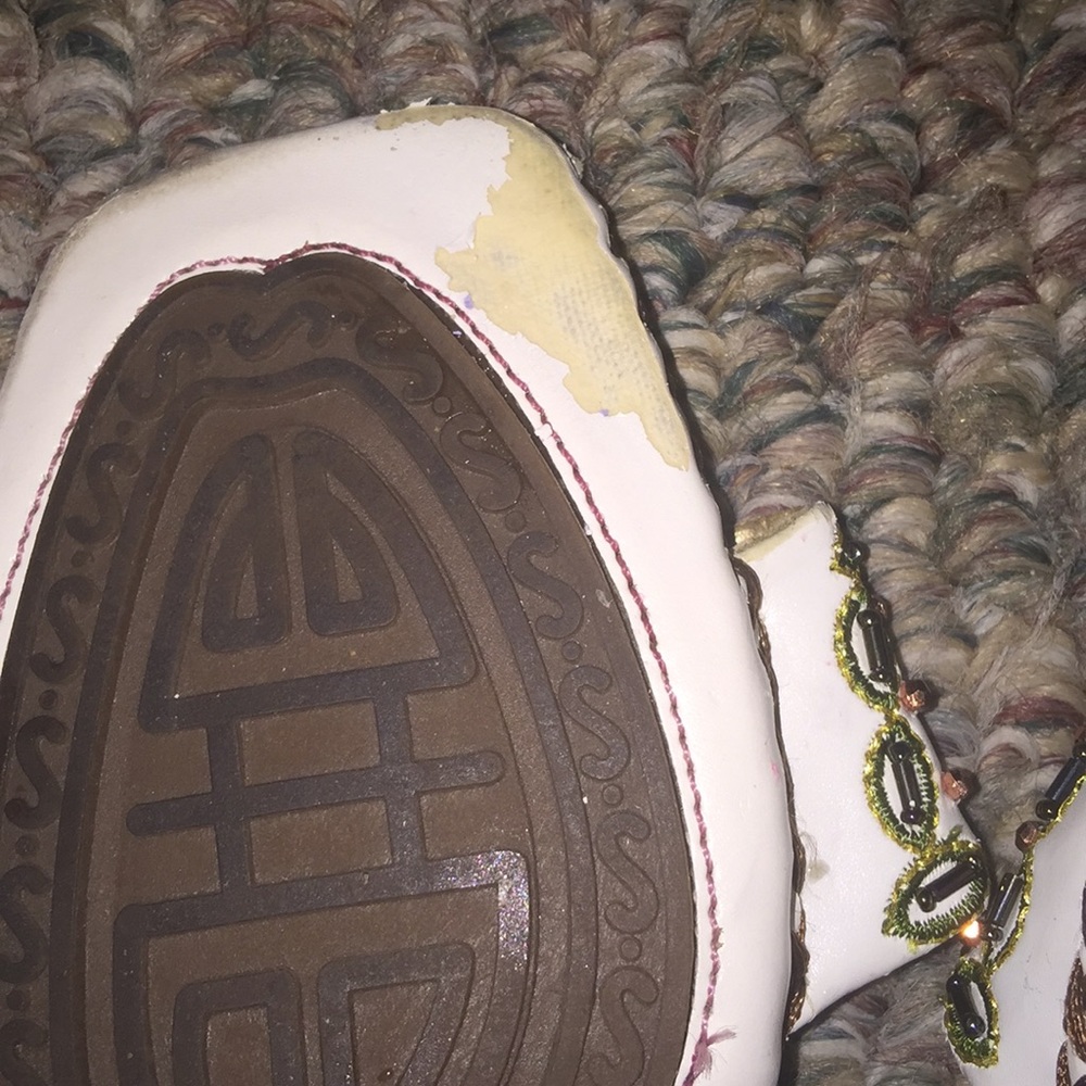 Embroidered white sandals - Picture 7 of 8