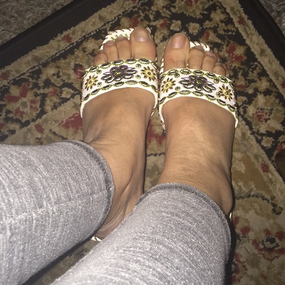 Embroidered white sandals - Picture 4 of 8