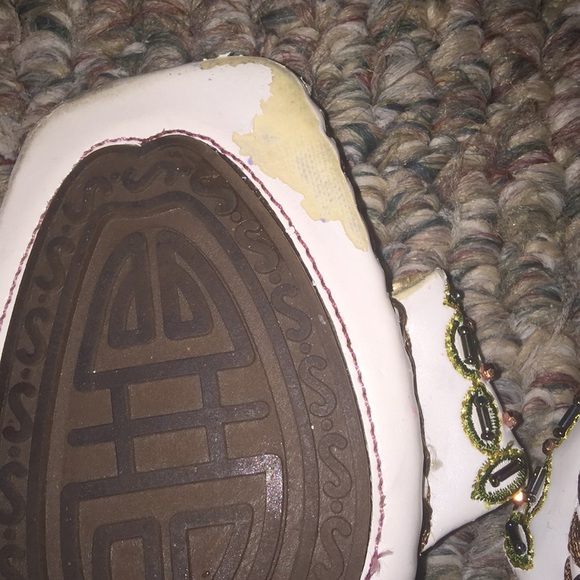 Embroidered white sandals - Picture 7 of 8