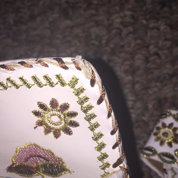 Embroidered white sandals - Picture 8 of 8