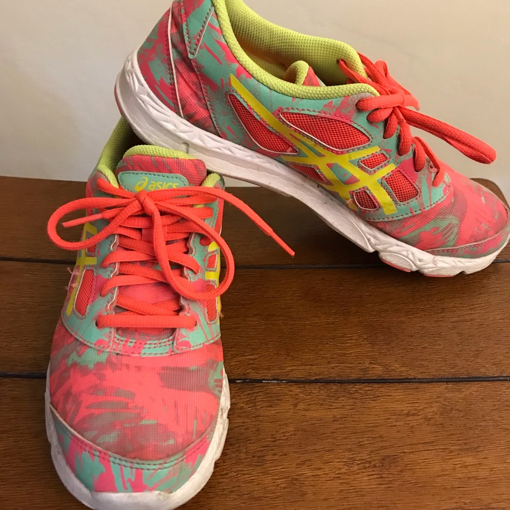 Youth shoes