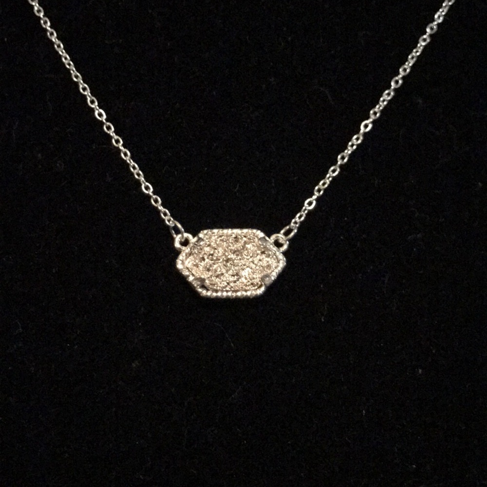 🎁GREAT GIFT 🎁 Druzy light pink pendant necklace