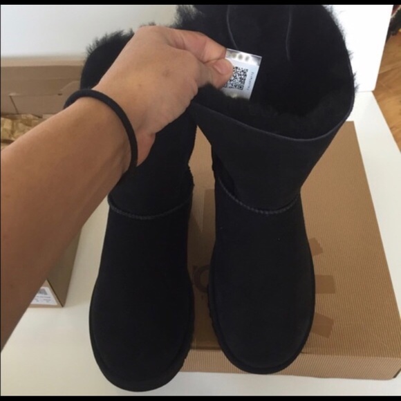 UGG AUTHENTIC BAILEY BOW SIZE 5 New - Picture 4 of 4