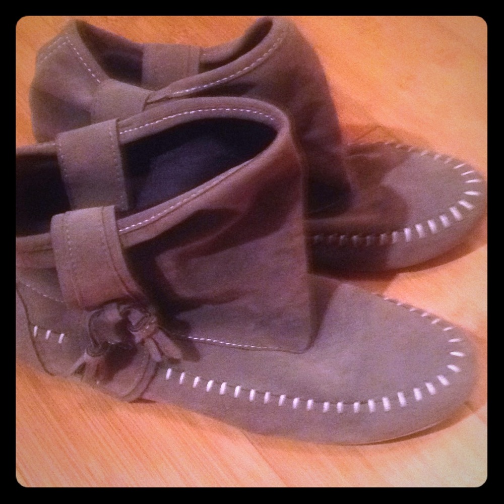 Khaki boots