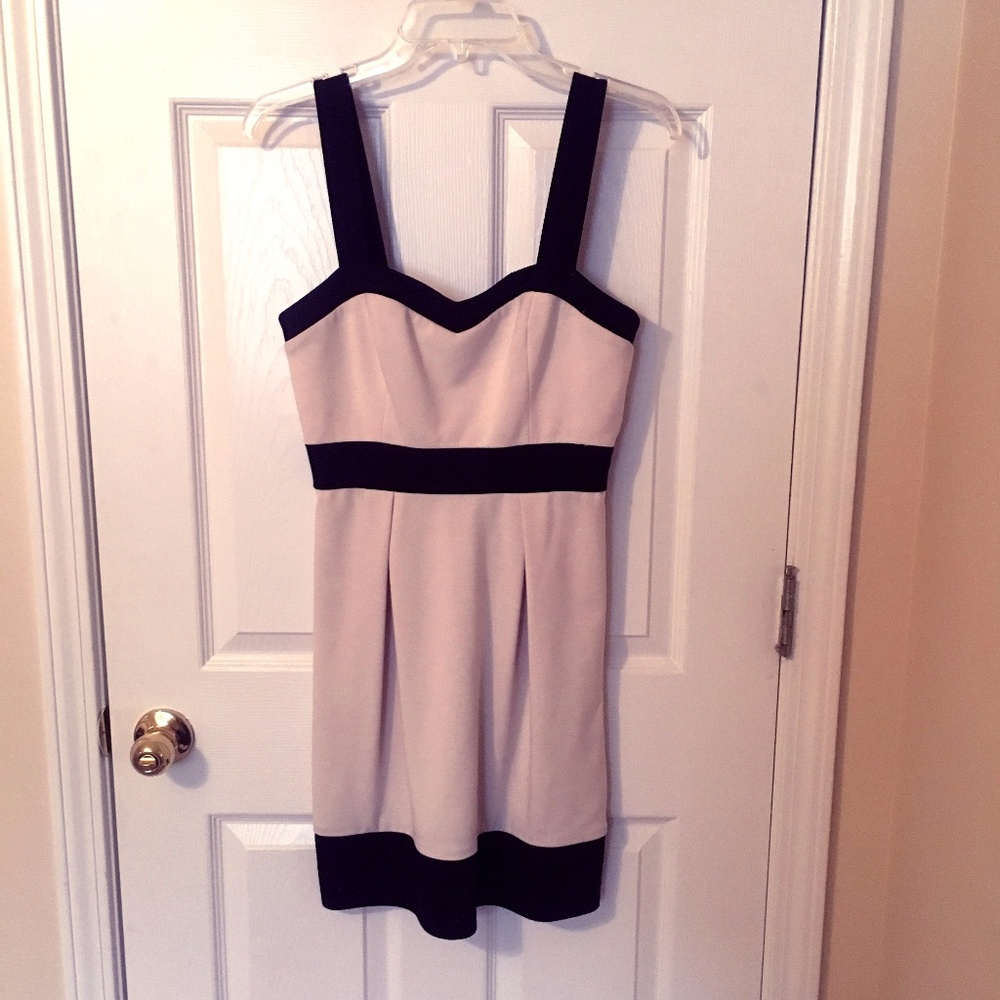 Max & Cleo Winter Dress - Size 4