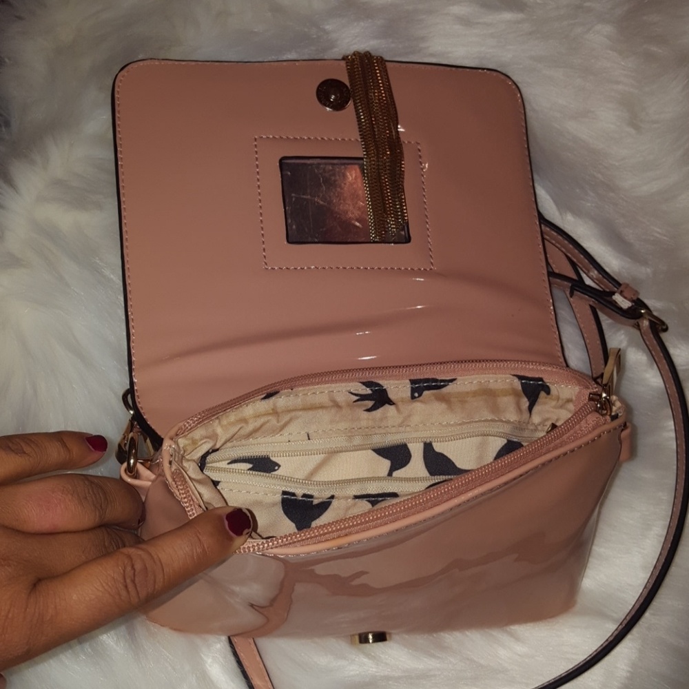 BOGO - Crossbody Pink Bag with gold hardware - Picture 4 of 5