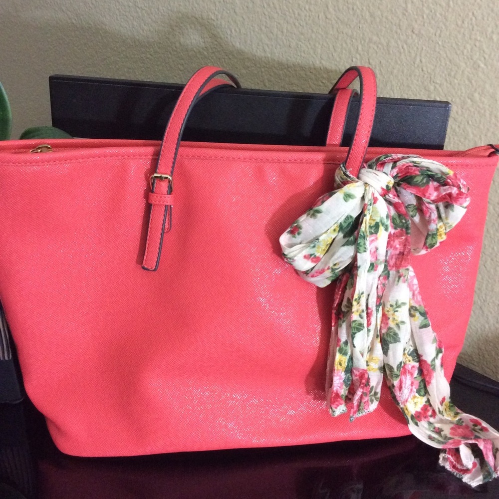 Coral shoulder bag