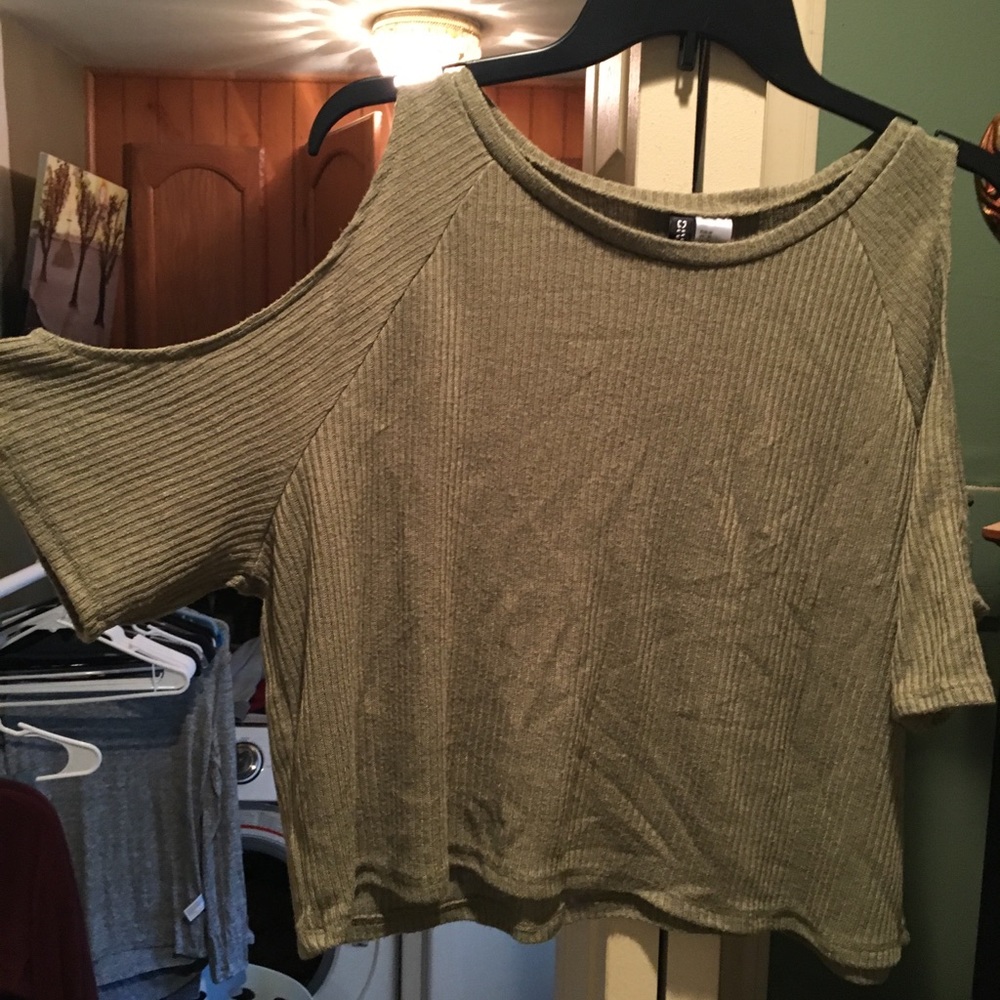 shoulderless crop top
