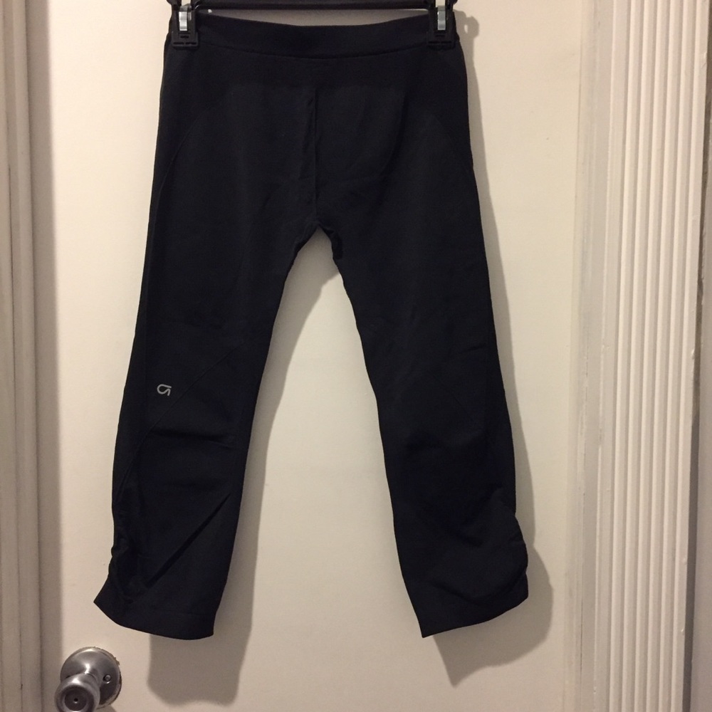 GapFit “motion” capris Medium