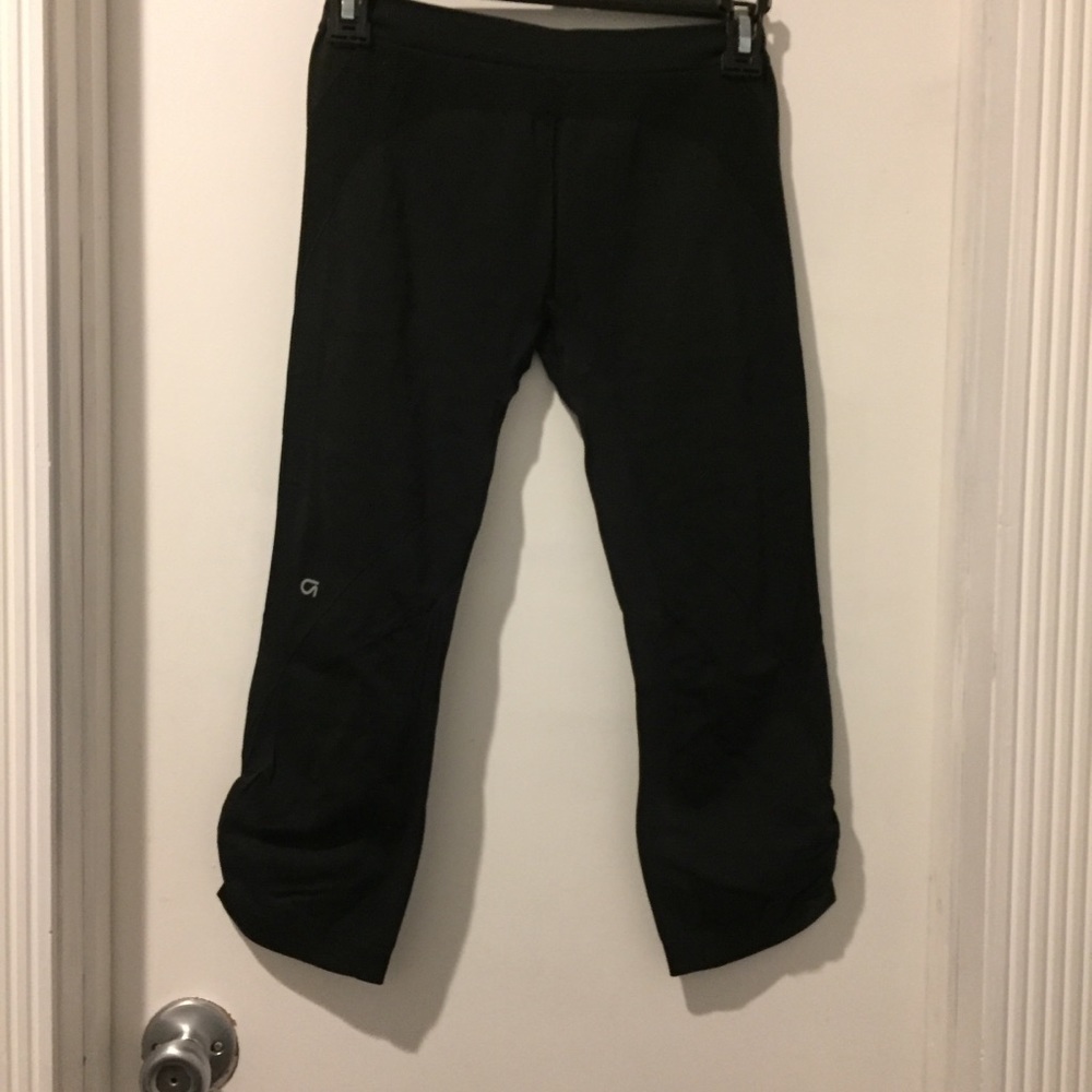 GapFit “motion” capris Medium