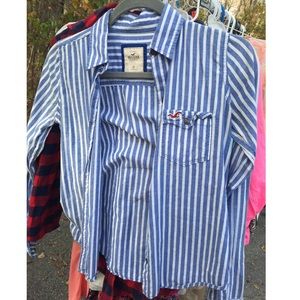 Hollister botton up baby blue, white striped