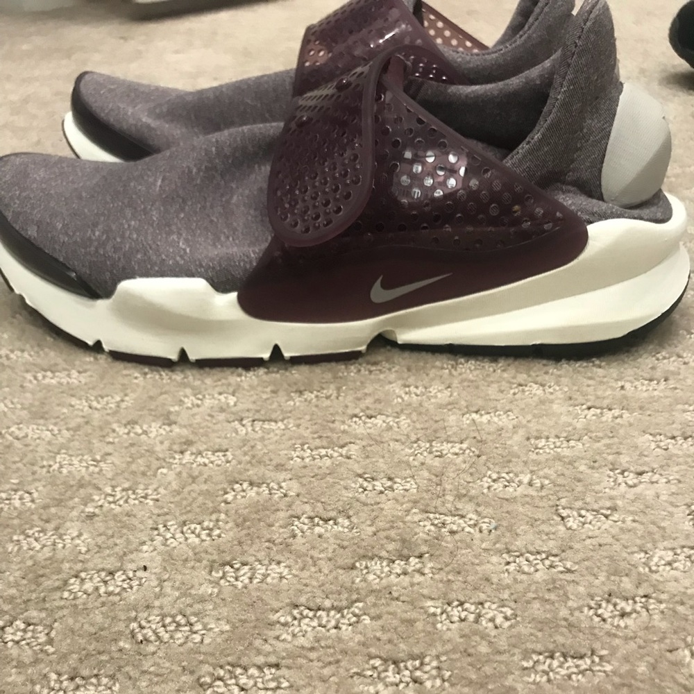 Women’s Nike sok dart shoes