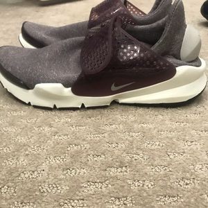 Women’s Nike sok dart shoes