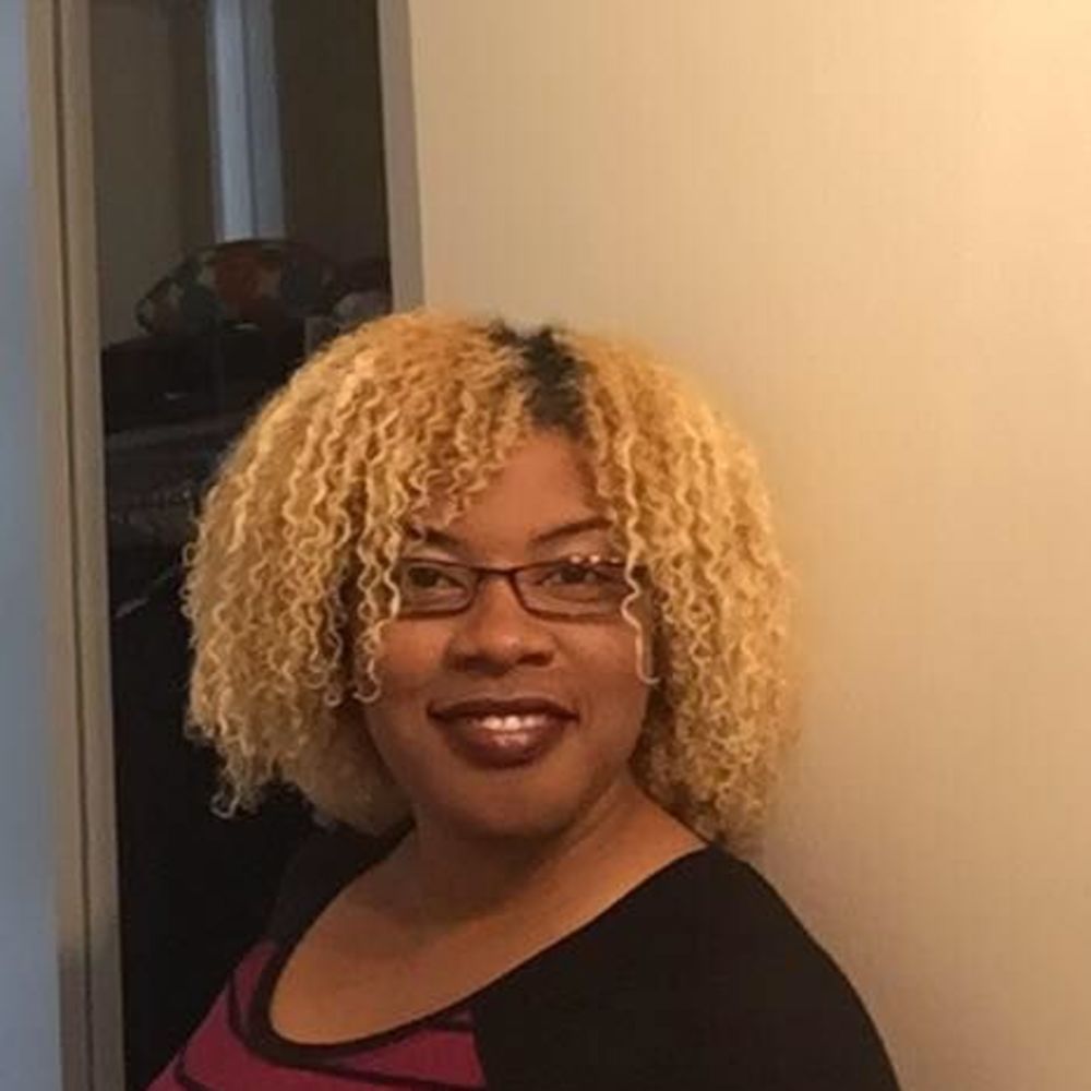 Meet your Posher, Dominique