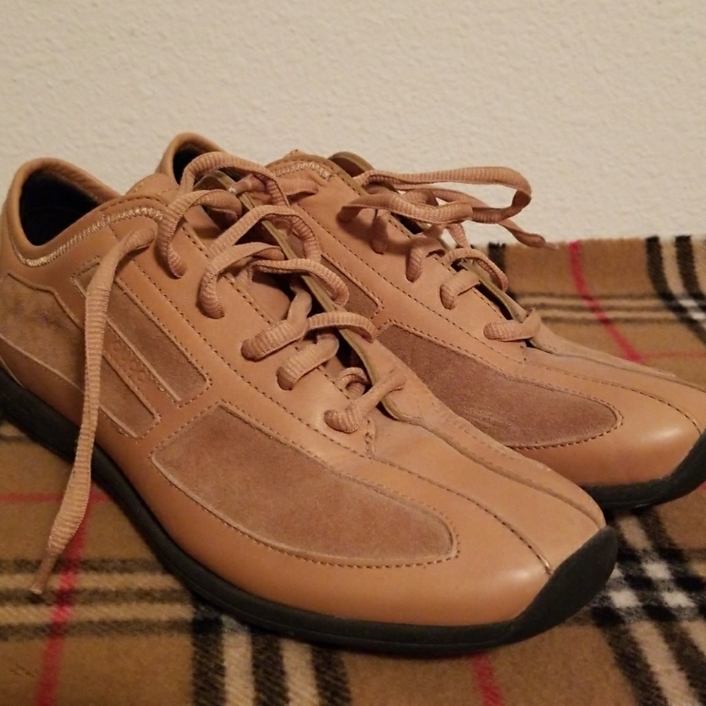Tan Gucci Sneakers