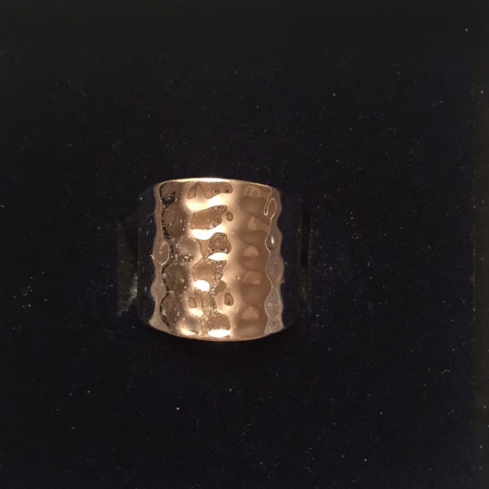 Premier hammered silver tone band ring. Size 7