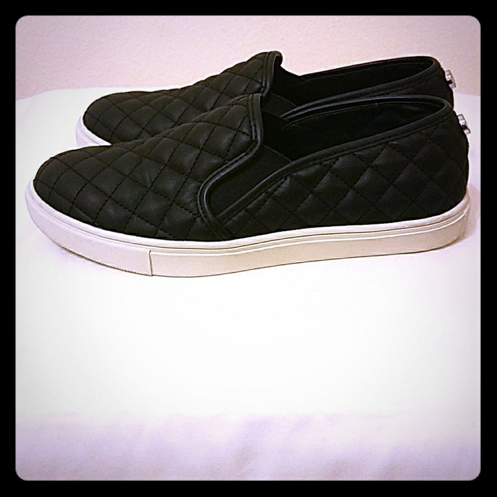 STEVE MADDEN slip on sneaker