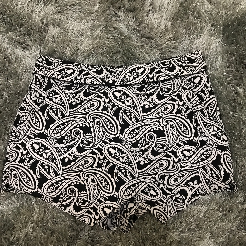 Black and white skort