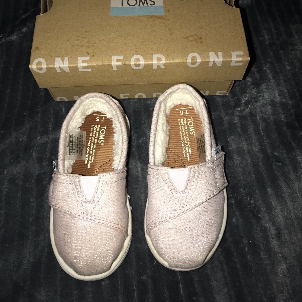Toms Tiny classic pink metallic shoes