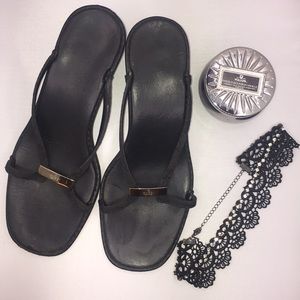 Simplistic Black Logo Gucci Sandals