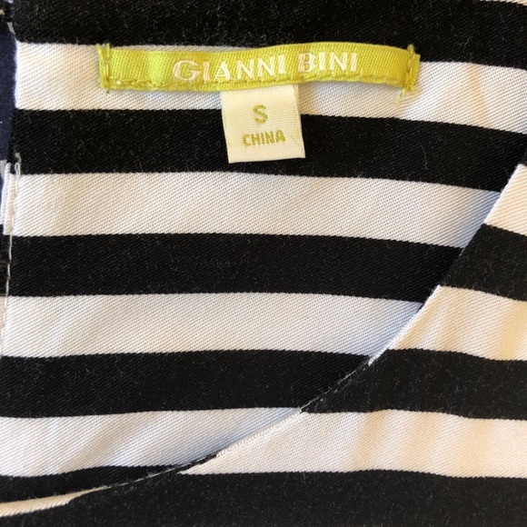 Gianni Bini Cropped Embroidered Top - Picture 4 of 4