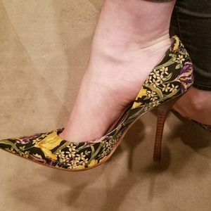 GUESS Floral Sexy Pumps