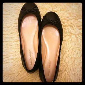 Black ballerina flats