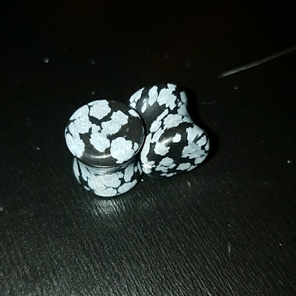Obsidian snowflake plugs