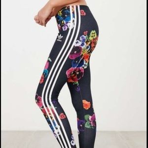 🌸🌺Flowered Adidas Leggings🌺🌸