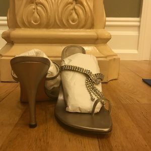 👠SOLD👠 Stuart Weitzman crystal-studded heels