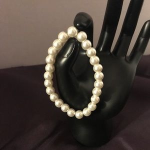 Elegant Pearl Bracelet
