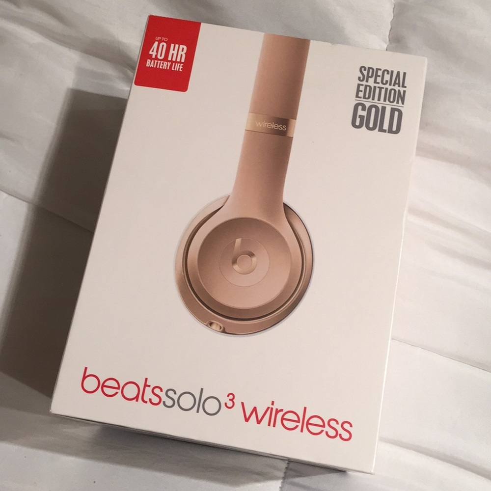 Beats Solo 3 Wireless Headphones New in box