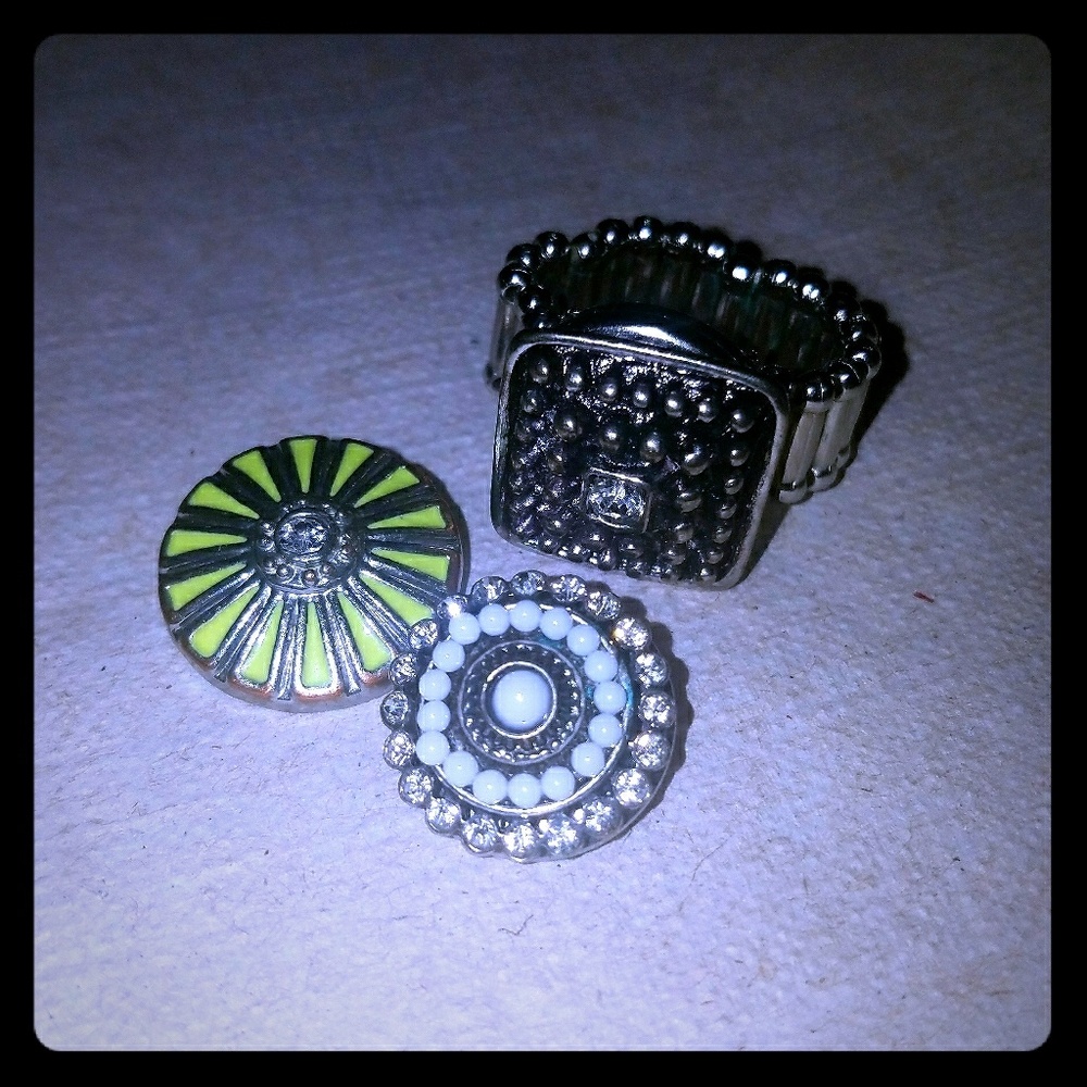 Ring One Size w/3 Snaps