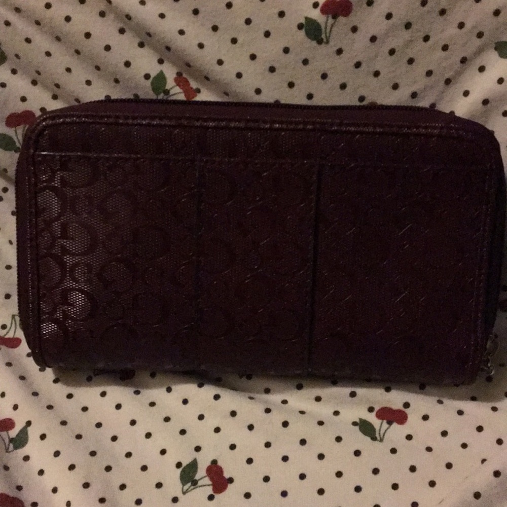 Authentic GUESS WALLET - Picture 2 of 4