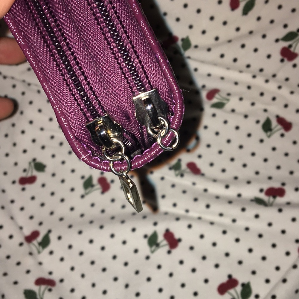 Authentic GUESS WALLET - Picture 4 of 4