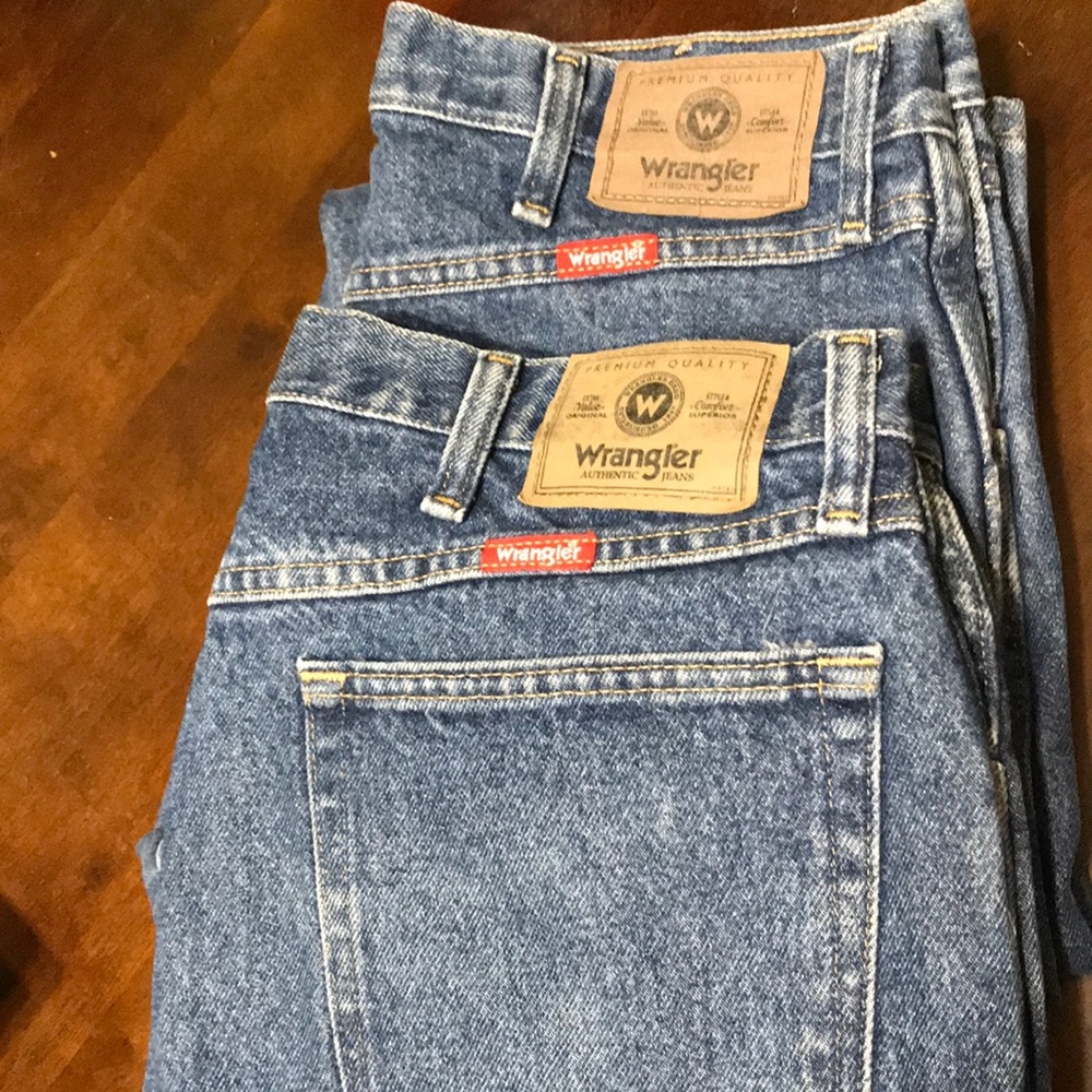2 pair Wrangler Jeans