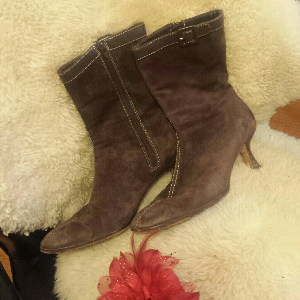 A. Giannetti brown suede boot