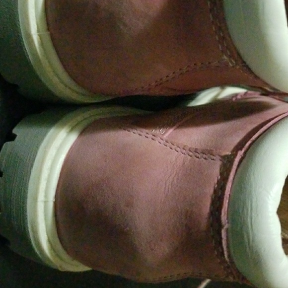Pink Timberland Shoes - Picture 3 of 5