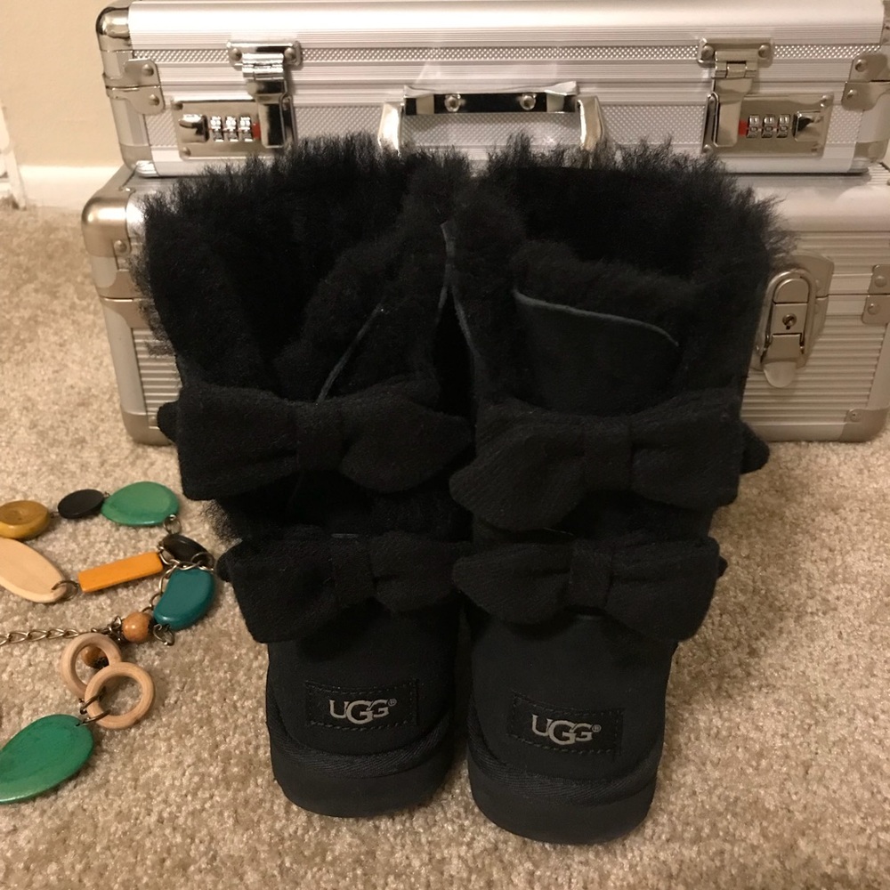 ❌HOLD❌UGG Black with Fur size 6 .