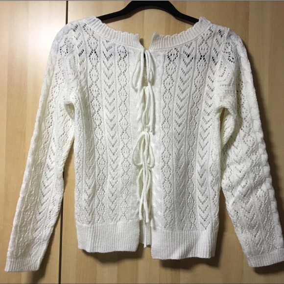 Bow/Ribbon Tie Back Sweater - Picture 2 of 6