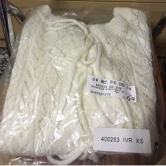 Bow/Ribbon Tie Back Sweater - Picture 6 of 6