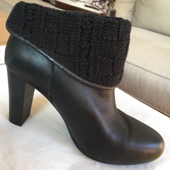 ❗️SOLD❗️UGG Black Booties - Picture 3 of 8