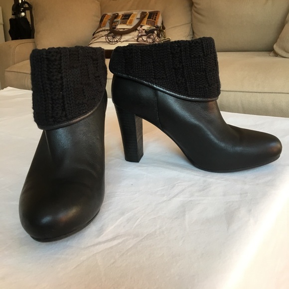 ❗️SOLD❗️UGG Black Booties - Picture 5 of 8
