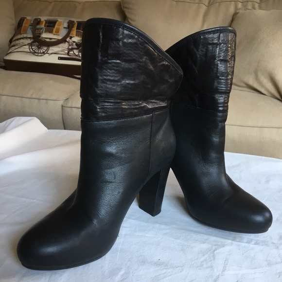 ❗️SOLD❗️UGG Black Booties - Picture 2 of 8