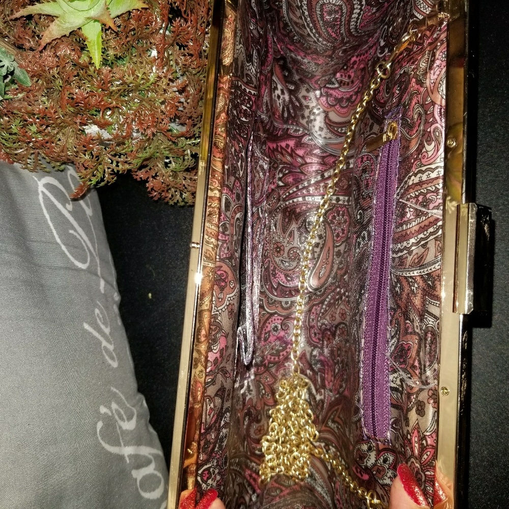 Clutch - Picture 2 of 3
