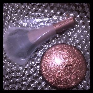 MAC COSMETICS 2017 HOLIDAY WHISPER OF GILT