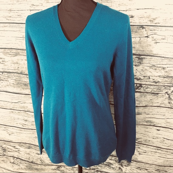 Uniqlo Sweaters - NWT 100% Cashmere Sweater Teal V Neck
